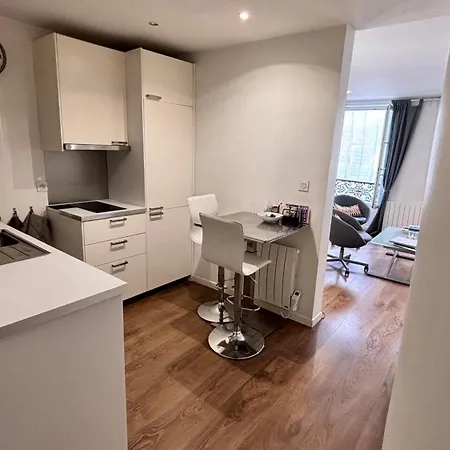 Apartment Charming In Monmartre Paris