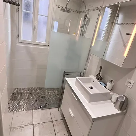Apartment Charming In Monmartre Paris
