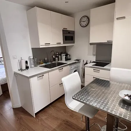 Apartment Charming In Monmartre Paris