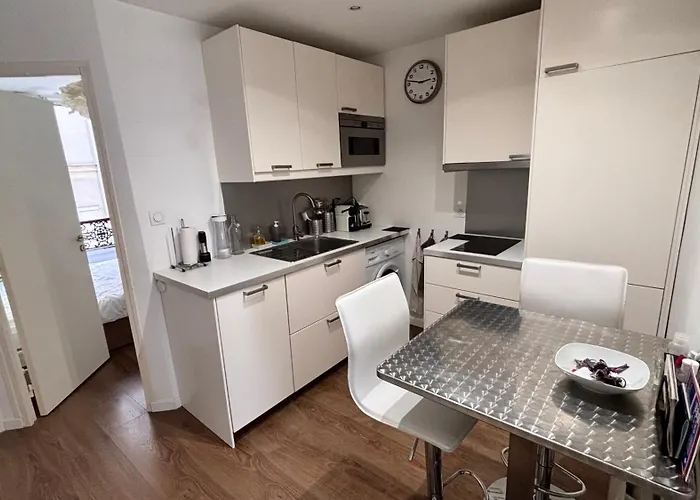 Apartment Charming In Monmartre Paris