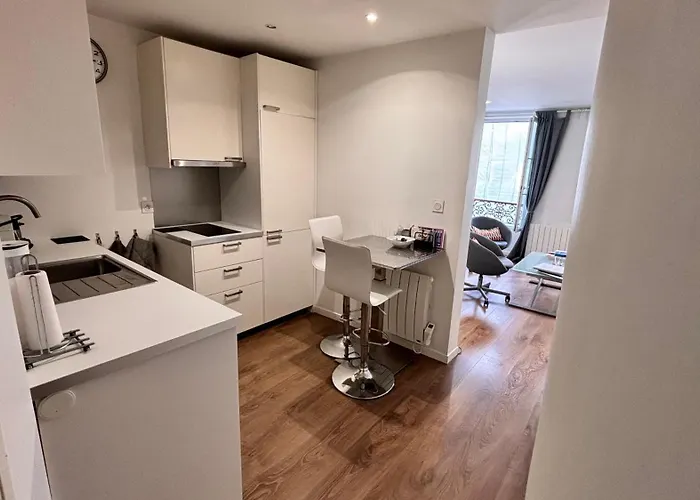 Appartement Charming In Monmartre Parijs